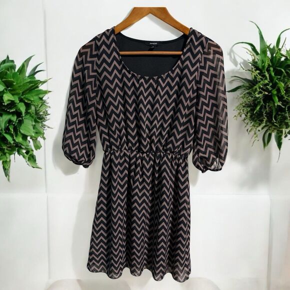 Espresso Dress Size M Pink Black Chevron Print Fitted Waist - Picture 1 of 3
